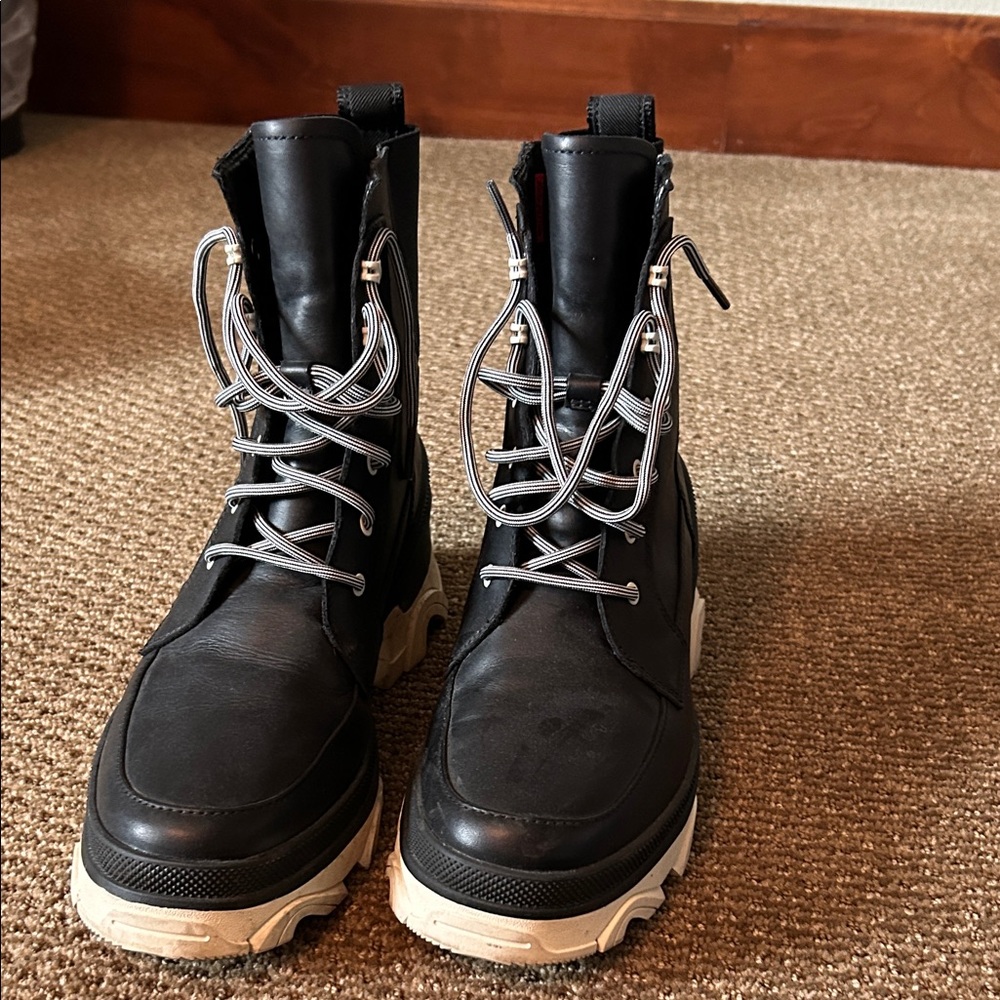 Sorel Black Leather Boots with Tan Soles